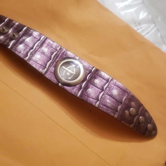 Watch - Picture 2 of 5